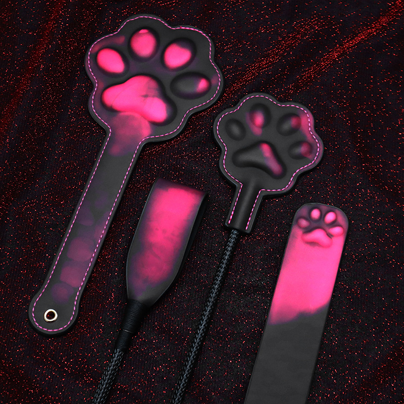Cat Toys - Skórzana łopatka do klapsów zmieniająca kolor